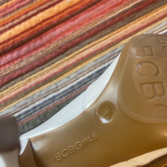 BCBGirls Womens size 7B/37 White leather Pumps - Picture 11 of 12